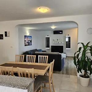 https://apartment-loborika-dj.in-istria.net